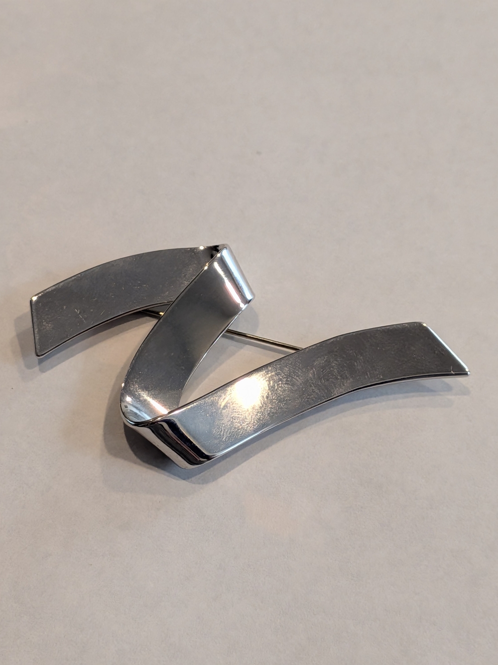 Monet Silver Wave-Style Unisex Brooco